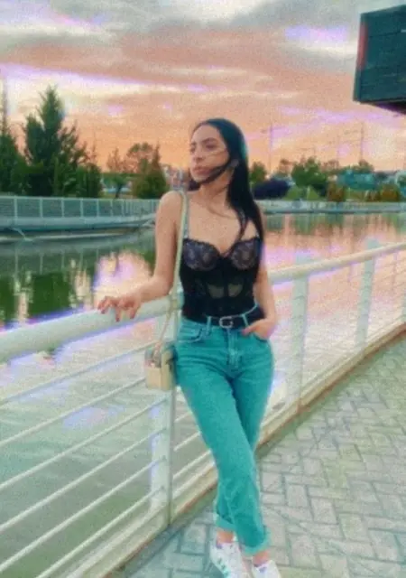 Soy Karla, 23 años de Madrid, busco conocer gente