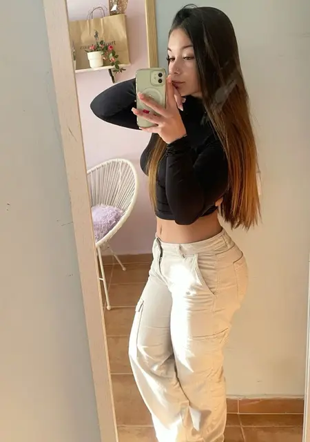 Nayaraasuaarezz de Las Palmas de Gran Canaria, busco en el sitio lío de una noche