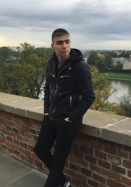 Vlad из Коло, мне 25, познакомлюсь для вирта