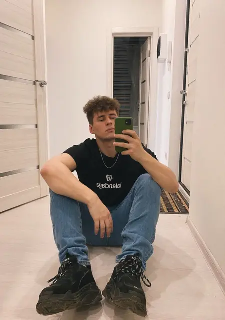 Максим из Мозыря, мне 24, познакомлюсь на одну ночь