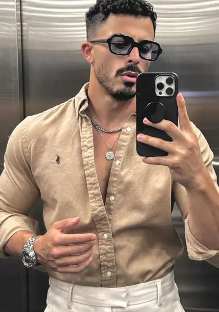 Soy Bombardilo Coci, 25 años de Sevilla, busco conocer gente para lío de una noche