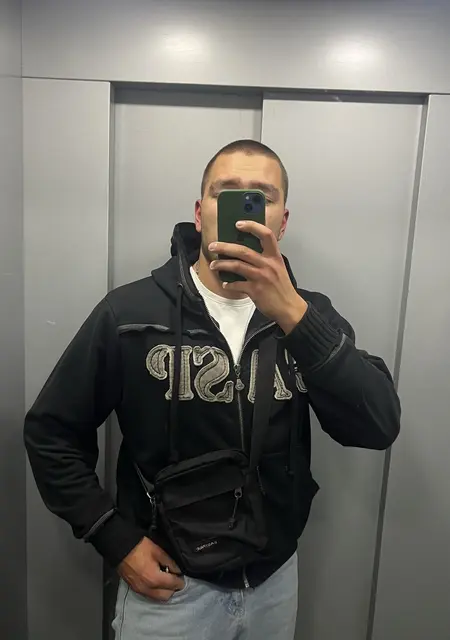 Soy Yegor, 21 años, conociéndome para chatear en Valencia