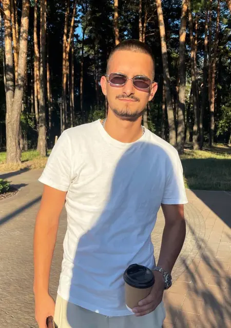 Я Михаил, 21, из Броваров, ищу знакомства без обязательств