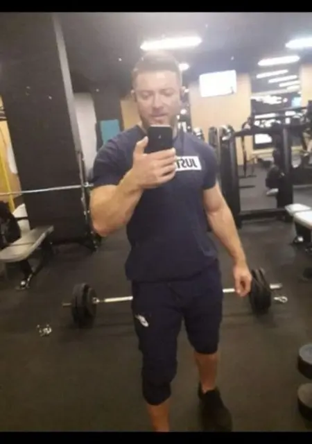 Piotr из Варшавы, мне 33, познакомлюсь