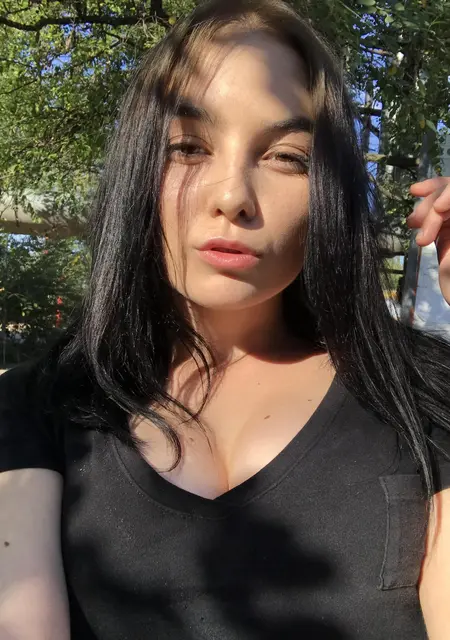 Я Кира, 25 років, знайомлюсь без зобов'язань у Херсоне