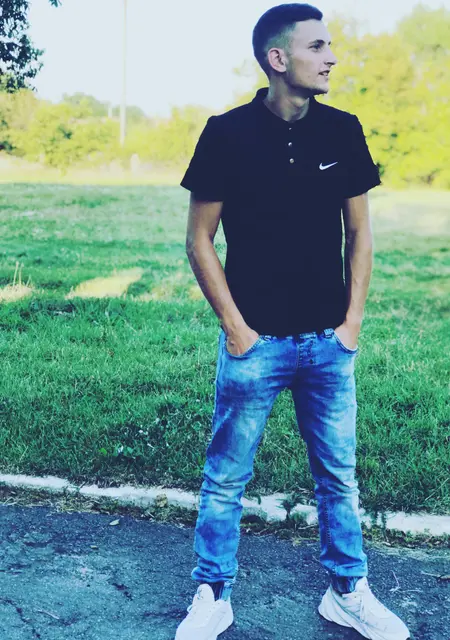 Я Дима, 25 років з Рівного, шукаю знайомство для вірт