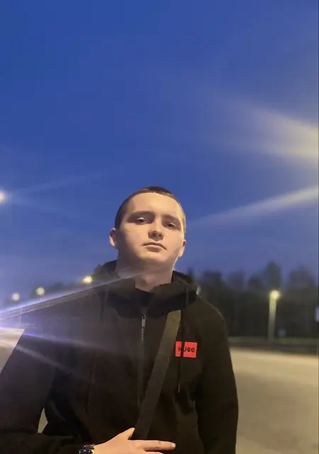 Анатолий из Франкфурта-на-майне, мне 20, познакомлюсь для дружбы