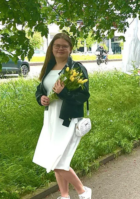 Я Аня, 18, из Штутгарта, ищу знакомство для открытые отношения