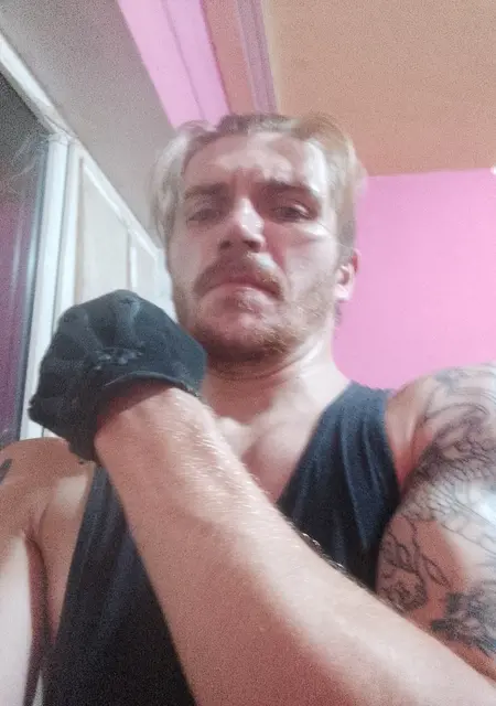 Я Nicolas, 23, из Донецка, ищу знакомства без обязательств