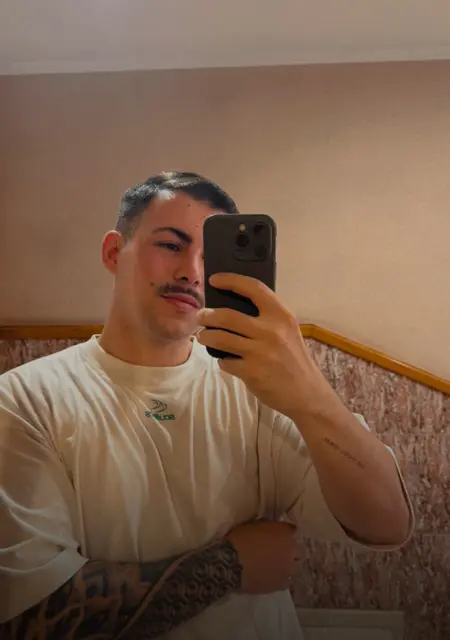 Alex de Valencia, tengo 26 años, listo para conocer para lío de una noche