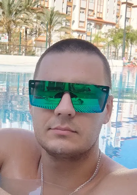 Максим из Марбелья, мне 28, познакомлюсь на одну ночь