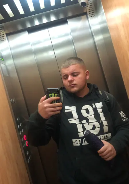 Francisco de Málaga, tengo 20 años, listo para conocer para relación sin ataduras