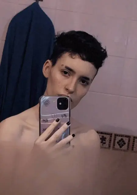 Soy Felix, 21 años de Fuengirola, busco conocer gente para pasatiempo agradable