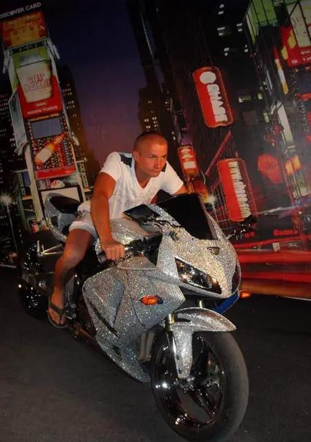 Я Толя, 40 років з Чернівців, шукаю знайомство для приємного проведення часу