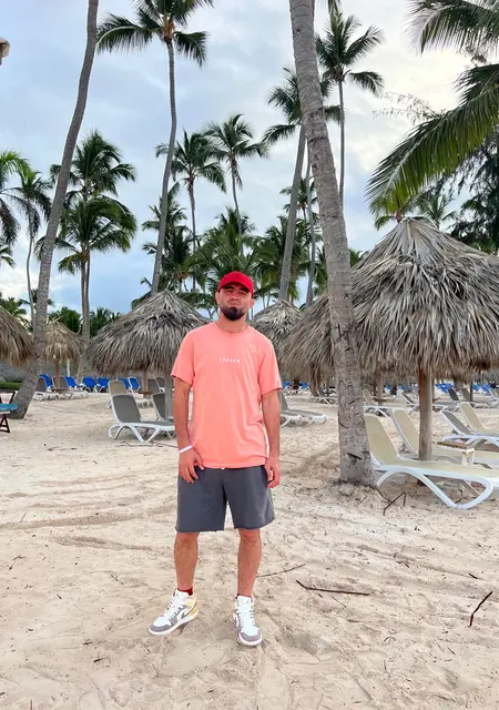 Soy Artem, 35 años de Sabadell, busco conocer gente para chatear