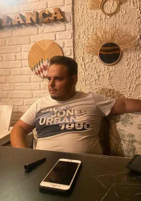 Samet из Бартын, мне 27, познакомлюсь для постоянных отношений