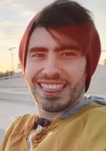 Soy Pablo, 28 años de Torremolinos, busco conocer gente para relación sin ataduras