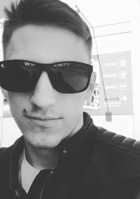 Егор з Дніпра, мені 27 років, познайомлюсь для постійних стосунків