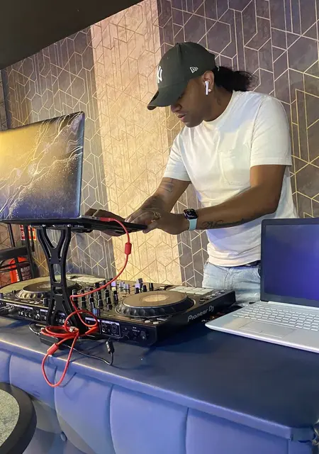 Я Stiven, 31, из Валенсии, ищу знакомство для приятного времяпровождения