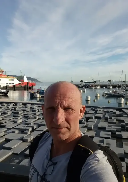 Олег из Риги, мне 49, познакомлюсь без обязательств