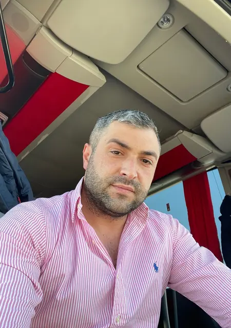 Я Mihai, 40, знакомлюсь на одну ночь в Яссе