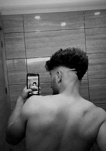 Robert из Лос-Паласьос-и-Вильяфранка, мне 20, познакомлюсь для вирта