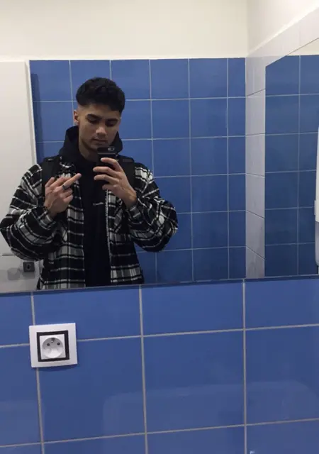 Я Sam, 20, из Табор, ищу знакомство для приятного времяпровождения