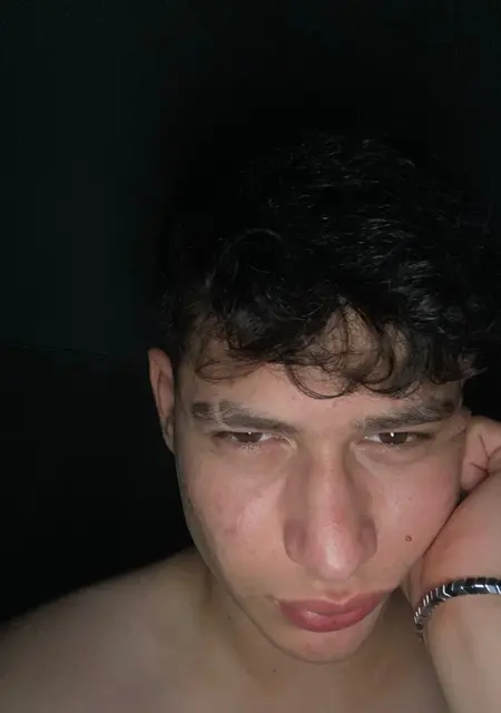 Я Emirhan, 21, из Зонгулдака, ищу знакомства без обязательств