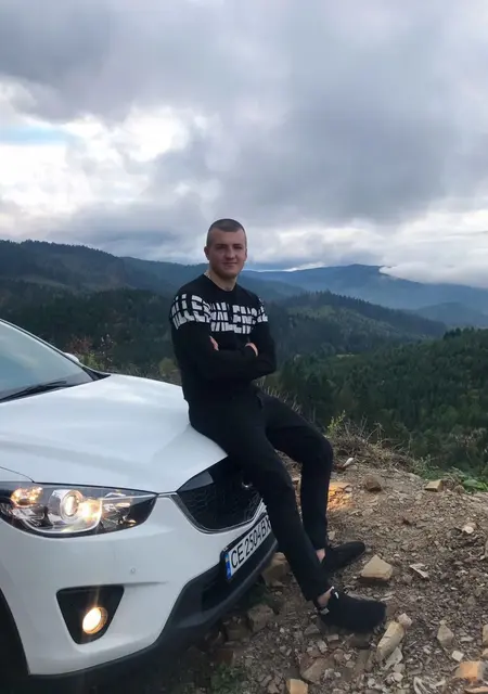 Я Макс, 27 років з Чернівців, шукаю знайомства без зобов'язань