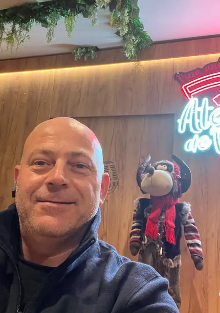 Mircea из Карей, ищу на сайте открытые отношения