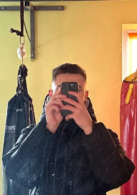 Артём з Кропивницького, мені 21 років, познайомлюсь для вірт