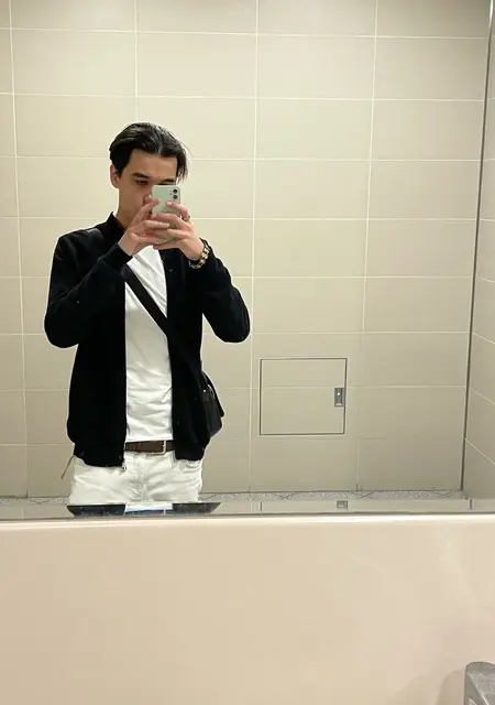 Я Альберт, 19, из Дубая, ищу знакомство для общения