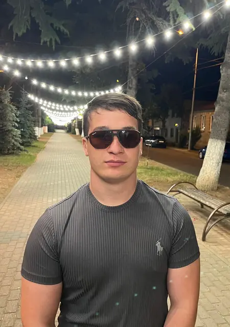 Я Казбек, 18, из Брюсселя, ищу знакомство для открытые отношения