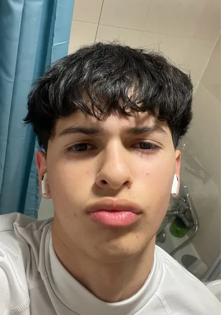 Я Luis, 19, знакомлюсь для общения в Валенсии