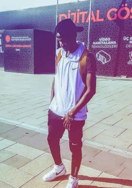 Я Vallent, 35, из Шарджи, ищу знакомства без обязательств