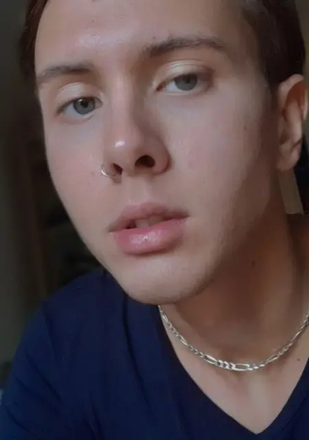 Я Дмитрий, 28 років з Чернігова, шукаю знайомства без зобов'язань