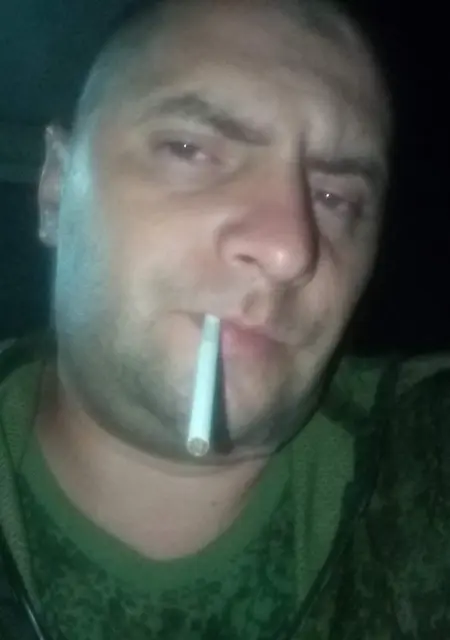 Павел из Горловки, мне 42, познакомлюсь для приятного времяпровождения