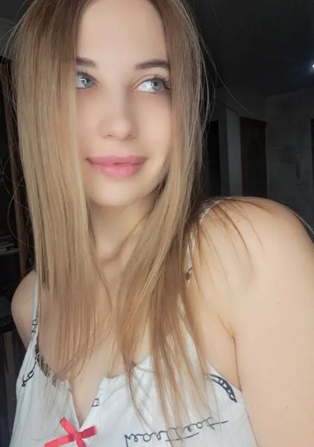 Я Диана, 27, из Пюто, ищу знакомство для совместных путешествий