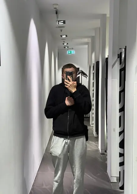 Denys из Варшавы, мне 19, познакомлюсь на одну ночь