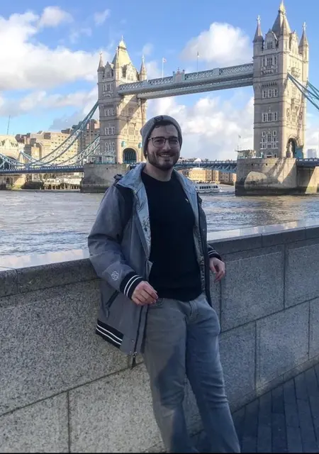 Soy Gezz, 29 años de Blanes, busco conocer gente para chatear