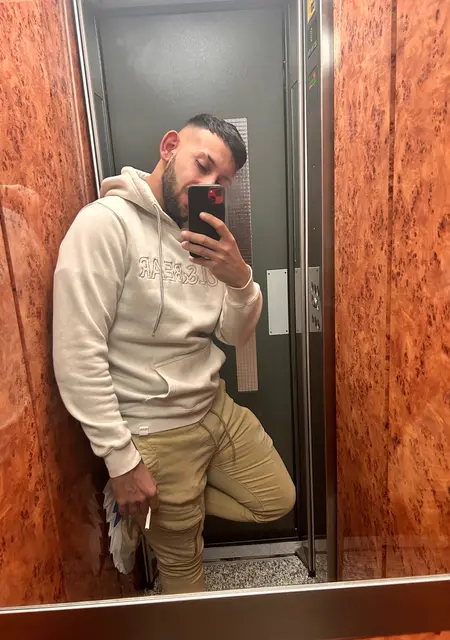 Soy Diego, 23 años de Valencia, busco conocer gente para viaje