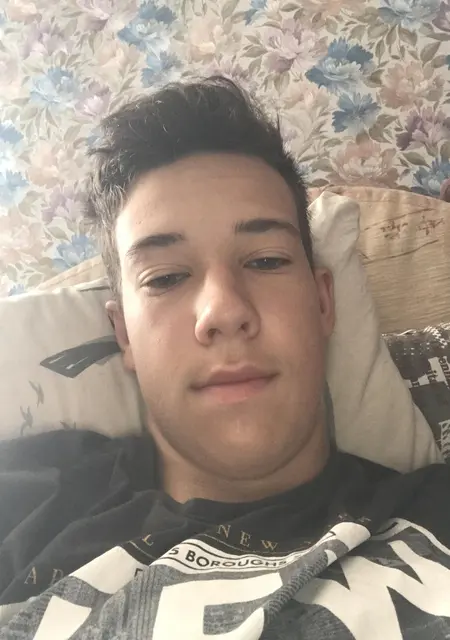 Я Ваня, 21 років, знайомлюсь без зобов'язань у Херсоне