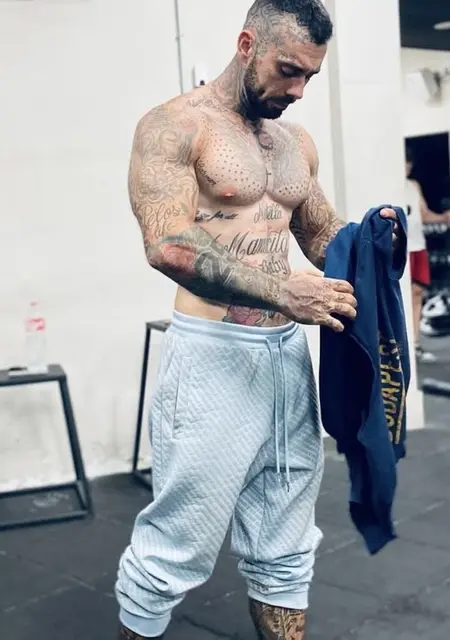 Soy Antonio Manuel, 23 años de Molina de Segura, busco conocer gente para lío de una noche