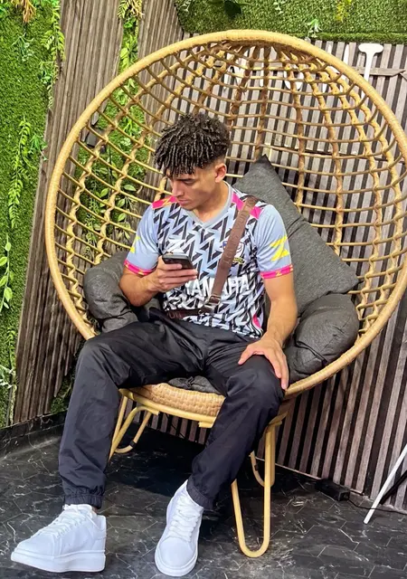 Soy Moha, 28 años de Murcia, busco conocer gente para lío de una noche