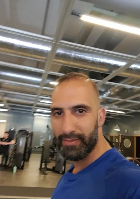 Я George, 40, из Эребра, ищу знакомства без обязательств