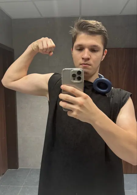 Marian из Варшавы, мне 18, познакомлюсь для открытые отношения