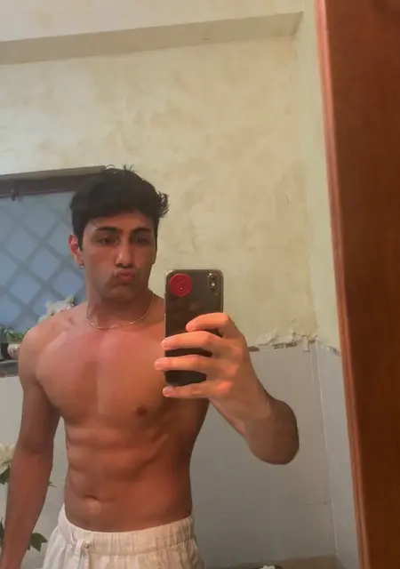 Fede из Кодройпо, мне 23, познакомлюсь для приятного времяпровождения