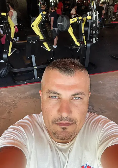 Я Can, 41, из Измира, ищу знакомство для приятного времяпровождения