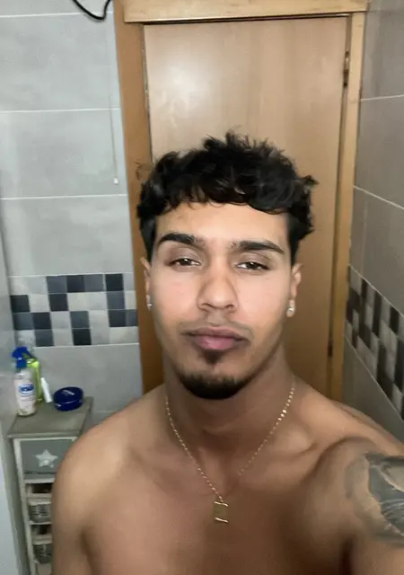 Ruben из Валенсии, мне 21, познакомлюсь для общения