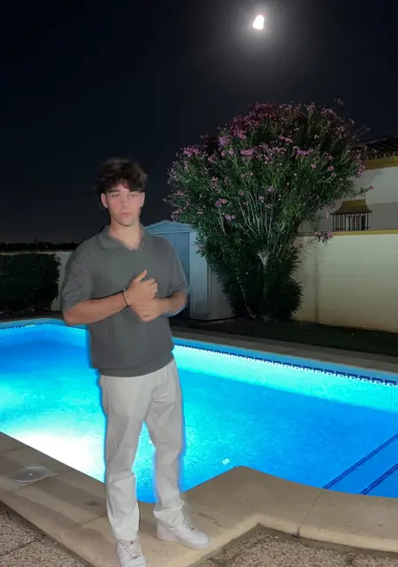 Soy Elias, 19 años, conociéndome para lío de una noche en Alcalá de Henares